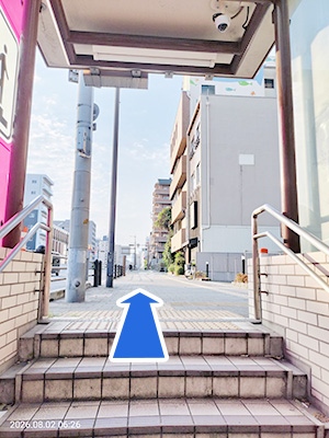 真っ直ぐ伸びた歩道